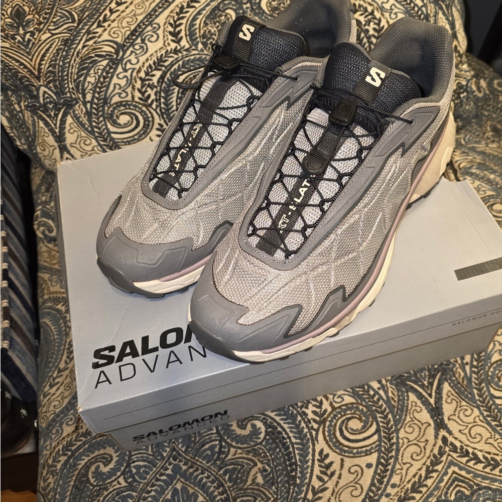 Salomon Men's Black and Gray Athletic Shoes